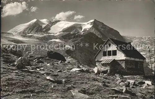 Turtmannhuette mit Bishorn und Steierhorn Kat. Gruben Turtmanntal