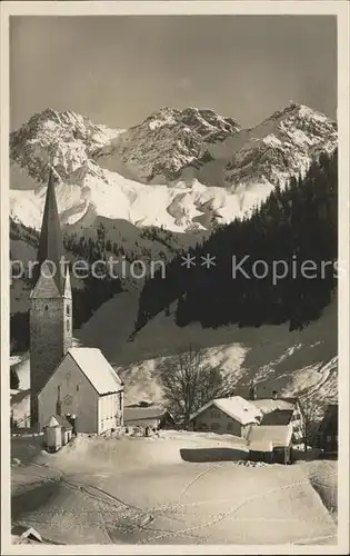 Mittelberg Kleinwalsertal mit Kirche und Schafalpkoepfe Kat. Oesterreich