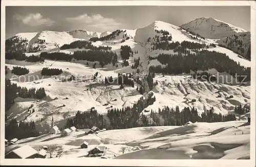 Hirschegg Kleinwalsertal Vorarlberg mit Kuehgehren und Hammerspitze Kat. Mittelberg