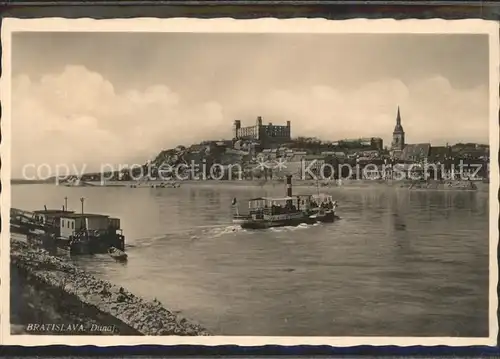 Bratislava Uferpartie an der Donau Dampfer Burg / Polen /Polen