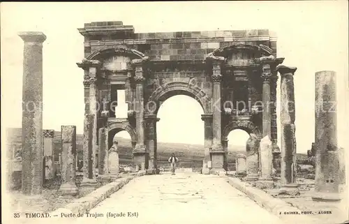 Timgad Ruines Romaines Porte de Trajan Ruinen Antike Staette Kat. Algerien