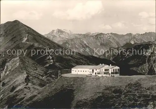 Riezlern Kleinwalsertal Vorarlberg Kanzelwandbahn Berggaststaette mit Nebelhorn Alpenpanorama Kat. Mittelberg