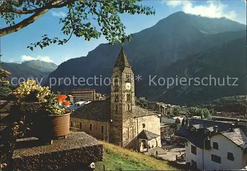 Courmayeur Aosta scorcio panoramico e chiesa Parrochiale con Campanile Kat. Aosta