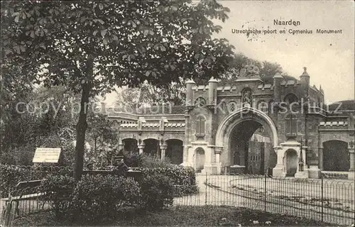 Naarden Utrechtsche poort met Comenius Monument Kat. Niederlande