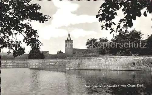 Naarden Vestingwallen met Grote Kerk Festungsmauer Kirche Kat. Niederlande