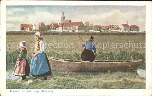 Marken Niederlande Gezicht op het dorp Wasserstrasse Boot Trachten Kat. Niederlande