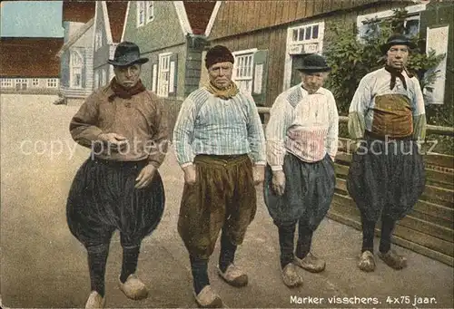 Marker Huizen Visschers 4 x 75 jaar Trachten