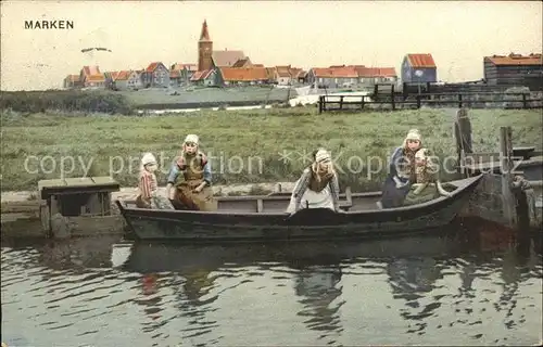Marken Niederlande Dorfansicht mit Kirche Wasserstrasse Boot Kinder Serie 79 Nr. 1945 Kat. Niederlande