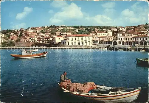 Navarinon Kuestenansicht Fischerboot