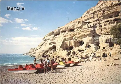 Matala Strand Wohnhoehlen Grabhoehlen