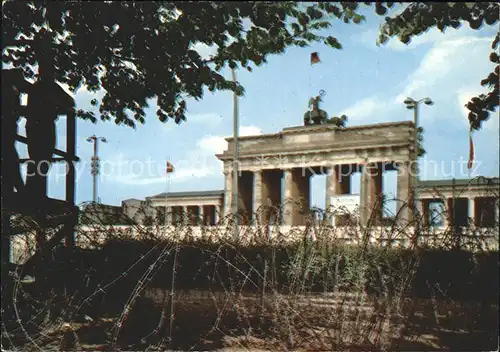 Berliner Mauer Berlin Wall Brandenburger Tor Mauer Stacheldraht  / Berlin /Berlin Stadtkreis