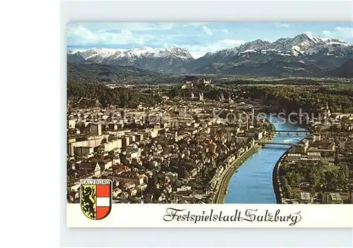 Salzburg Oesterreich Panorama Festspielstadt mit Tennengebirge und Hohem Goell Wappen / Salzburg /Salzburg und Umgebung