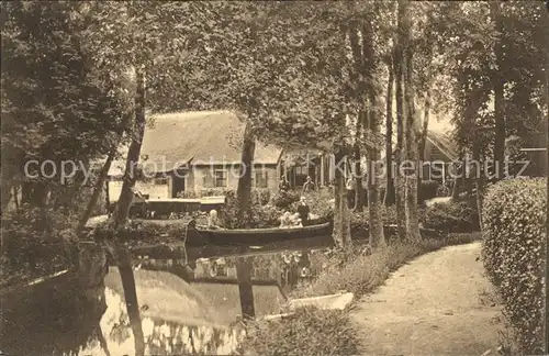 Giethoorn Teilansicht Wasserstrasse Kahn Kat. Steenwijkerland