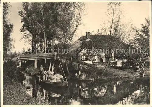 Giethoorn Teilansicht Wasserstrasse Kahn Kat. Steenwijkerland