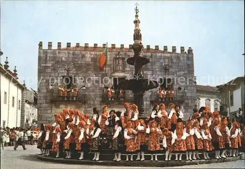 Viana do Castello Friso de lavradeiras em frente aos antigos Pacos do Concelho Kat. Portugal