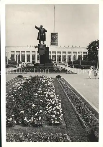 St Petersburg Leningrad Lenindenkmal Bahnhof / Russische Foederation /Nordwestrussland