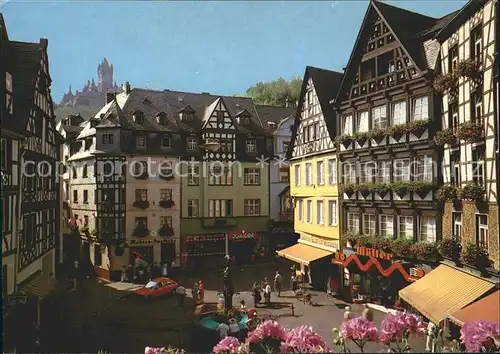 Cochem Mosel Marktplatz mit St Martinsbrunnen und Reichsburg Kat. Cochem