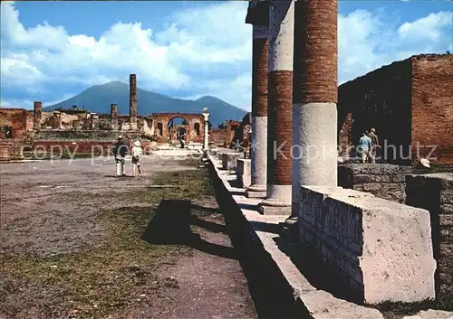 Pompei Ruinen Forum mit Vesuv