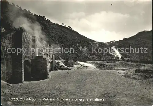 Pozzuoli Vulcano Solfatara Le grotte allume Kat. Napoli Italien