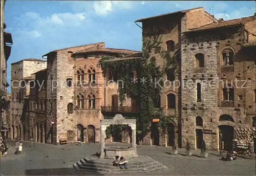 San Gimignano Piazza della Cisterna