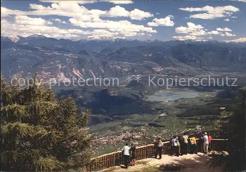 Kalterer See Suedtirol Blick vom Penegal Lago di Caldaro 