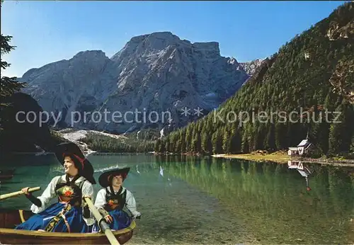 Pragser Wild See mit Frauen in Tracht Kat. Italien