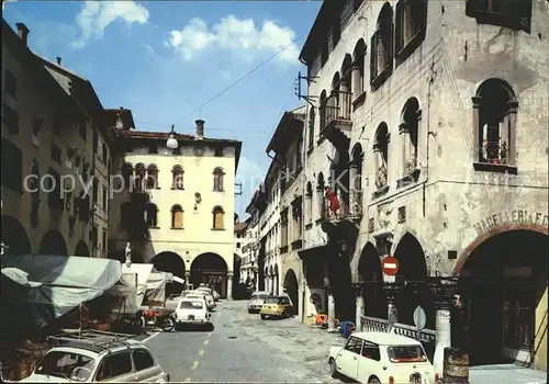 Belluno Piazza delle Erbe Gemuesemarkt