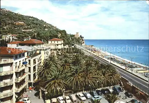 Finale Ligure Spiaggia di Finalpia col Castelletto Riviera delle Palme Strand / Italien /Italien