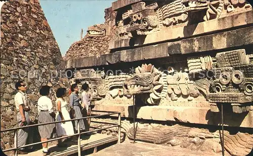 San Juan Teotihuacan Feathered serpents carved in stone adorn the Temple of Quetzalcoatl Kat. Mexiko