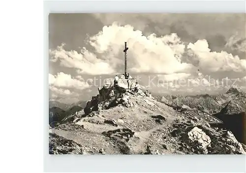 Nebelhorn Gipfelkreuz mit Gipgelhuette Kat. Oberstdorf