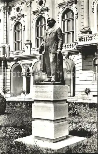 Kisujszallas Moricz Zsigmond szobra Denkmal Statue