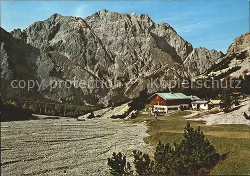 Wimbachgriess Huette mit Hochkalter Massiv Berchtesgadener Alpen Kat. Ramsau Berchtesgaden