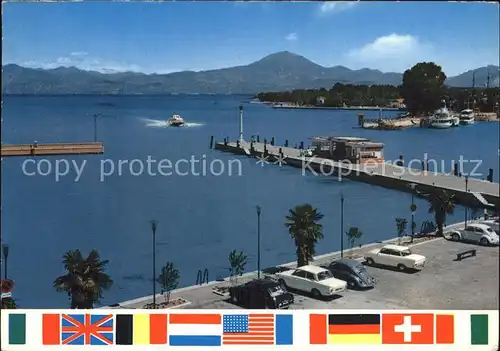 Lago di Garda il porto der Hafen Fahnen Kat. Italien