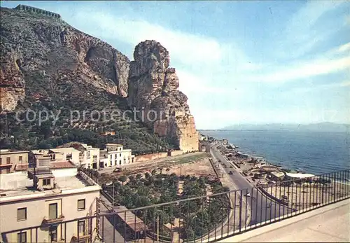 Terracina Appia Strasse und Berg Giove