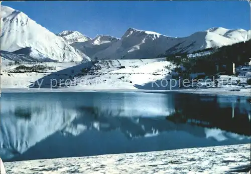 Campotosto Lago Gruppo del Gran Sasso Abruzzo Pittoresco Bergsee Winterpanorama