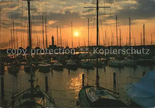 Riviera Adriatica Sonnenuntergang im Hafen Kat. Italien