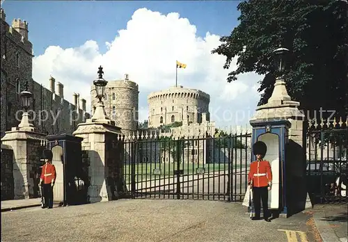 Windsor Castle Irish Guards Advanced Gate Round Tower / City of London /Inner London - West