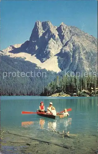 Canadian Rockies Yoho National Park Emerald Lake Bootspartie / Kanada /