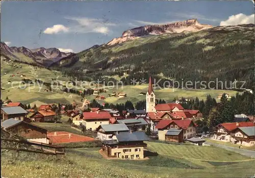 Riezlern Kleinwalsertal Vorarlberg Ortsansicht mit Kirche Schwarzwassertal Hoch Ifen Kat. Mittelberg