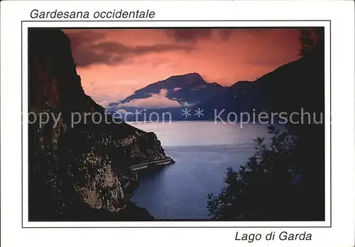 Lago di Garda Gardesana occidentale Westliche Gardesanastrasse Gardasee Alpen Sonnenuntergang Kat. Italien