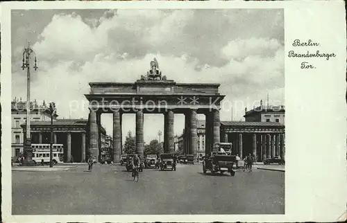 Brandenburgertor Berlin Autos Fahrrad  Kat. Gebude und Architektur