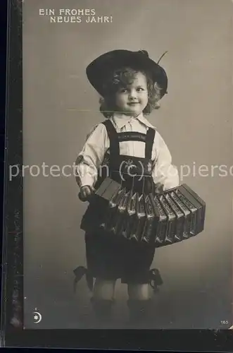 Handharmonika Neujahr Kind Tracht  / Musik /