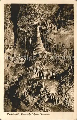 Hoehlen Caves Grottes Teufelshoehle Fraenkische Schweiz Riesensaal  Kat. Berge