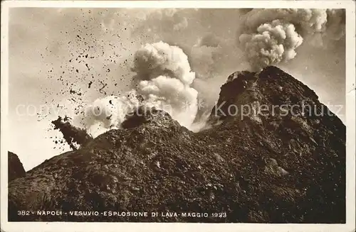 Vulkane Geysire Vulcans Geysers Napoli Vesuvio Esplosione di lava Maggio 1933 Kat. Natur