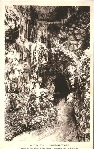 Hoehlen Caves Grottes Mont Cornadore Saint Nectaire Galerie des Stalactites Kat. Berge
