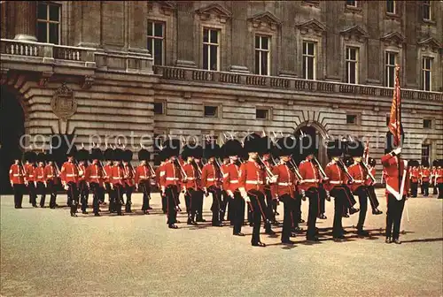 Leibgarde Wache Scots Guards Buckingham Palace / Polizei /