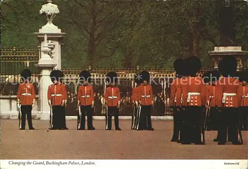 Leibgarde Wache Changing Guard Buckingham Palace London / Polizei /