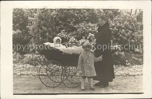 Kinderwagen Kind Mutter  Kat. Kinder