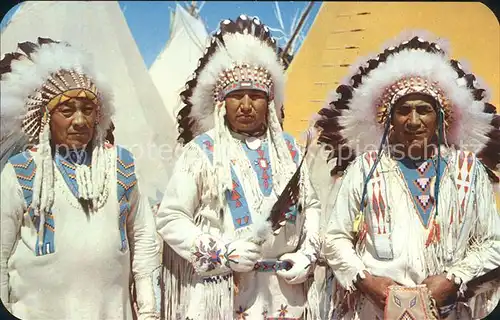 Indianer Native American Three heap big Indian Chiefs tribal full dress regalia Kat. Regionales
