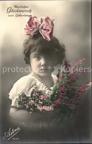 Foto Astrea Nr. 1640 Kind Maedchen Glueckwunsch Geburtstag Blumen 